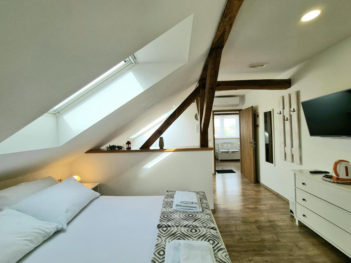 Rooms Garden สลูน ภายนอก รูปภาพ