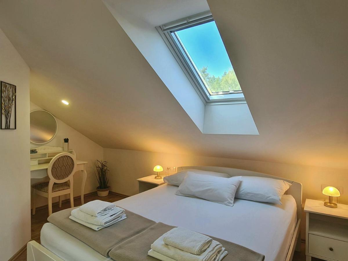 Rooms Garden สลูน ภายนอก รูปภาพ