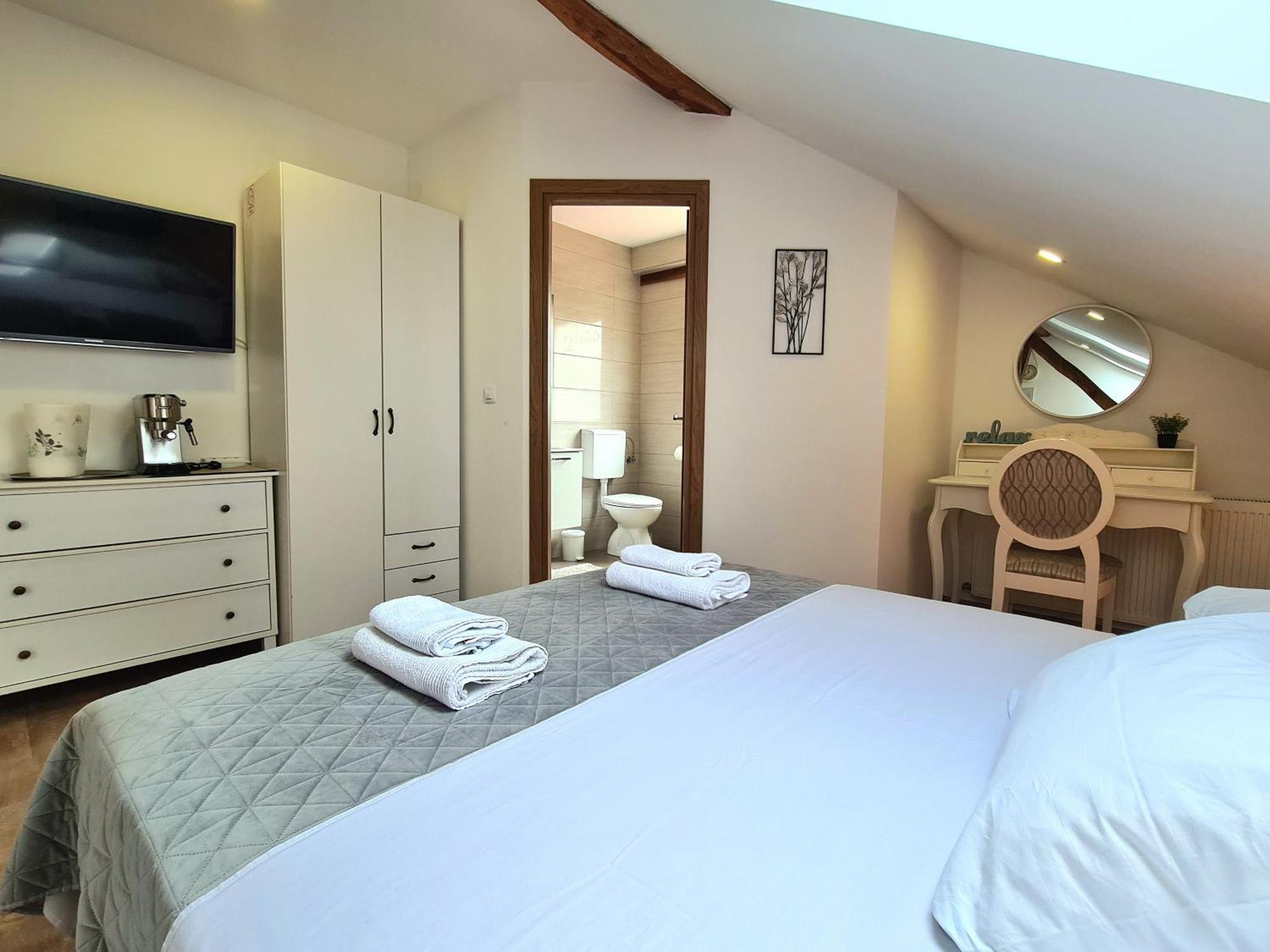 Rooms Garden สลูน ภายนอก รูปภาพ