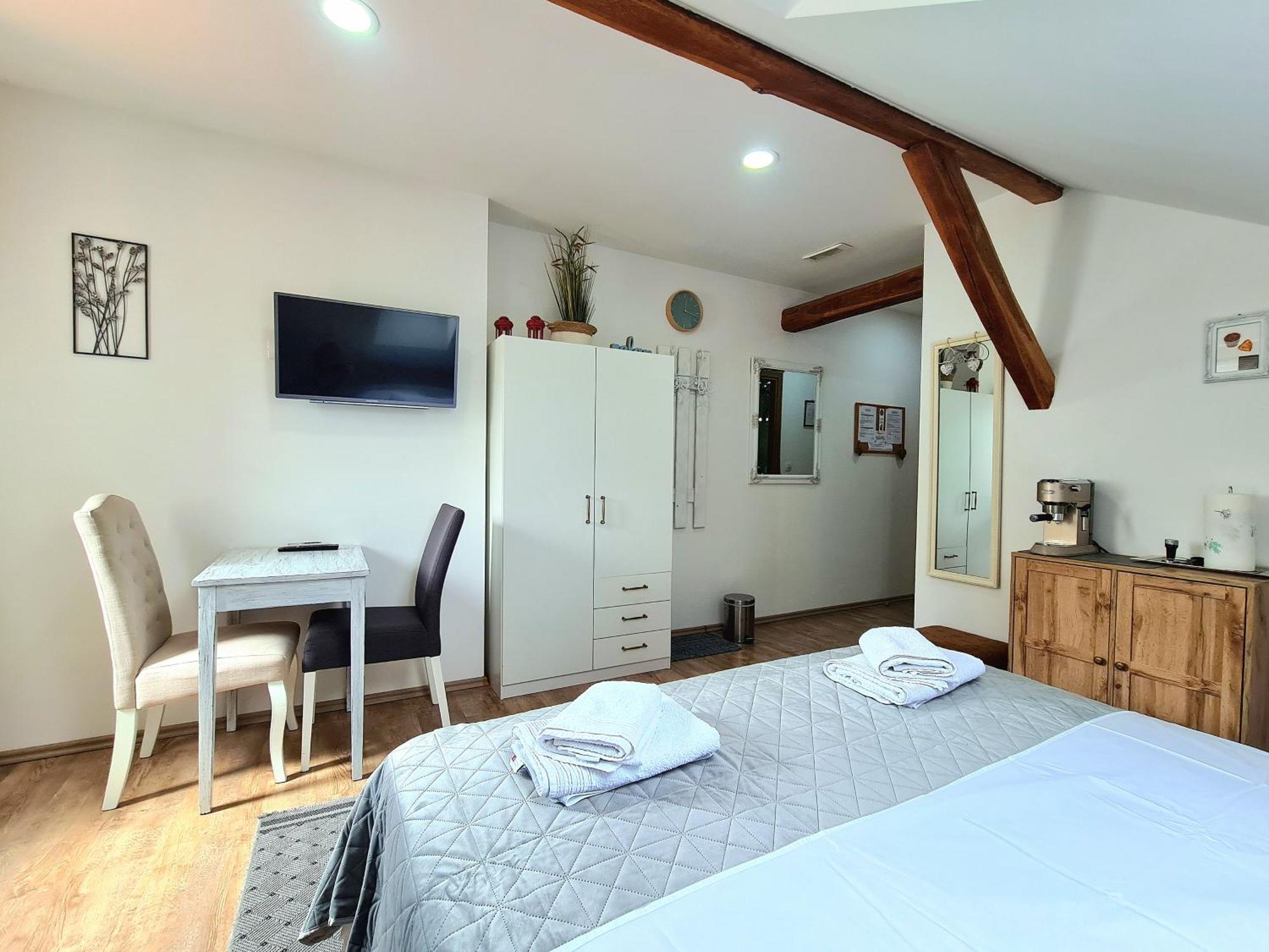 Rooms Garden สลูน ภายนอก รูปภาพ